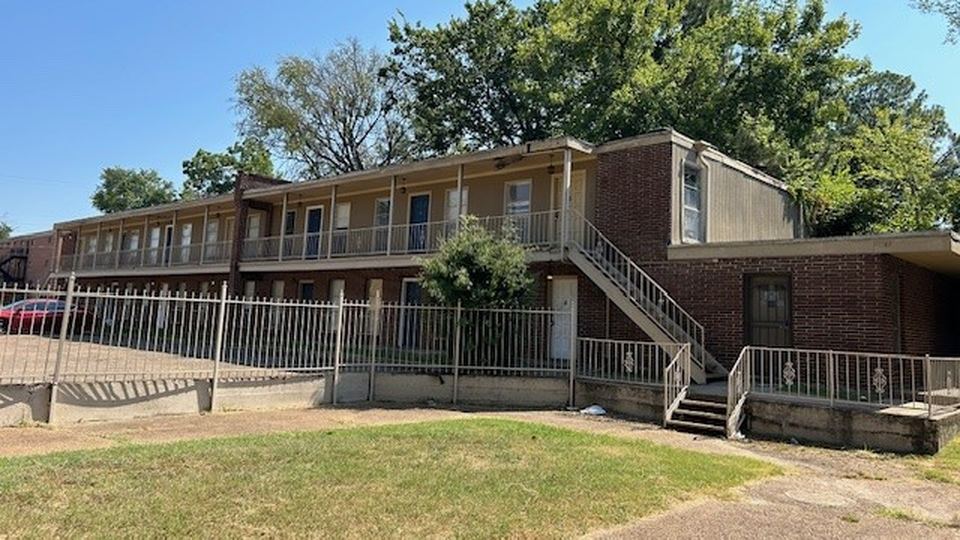 Iron Haven Villas exterior, 1505 N West St, Jackson, MS 39202